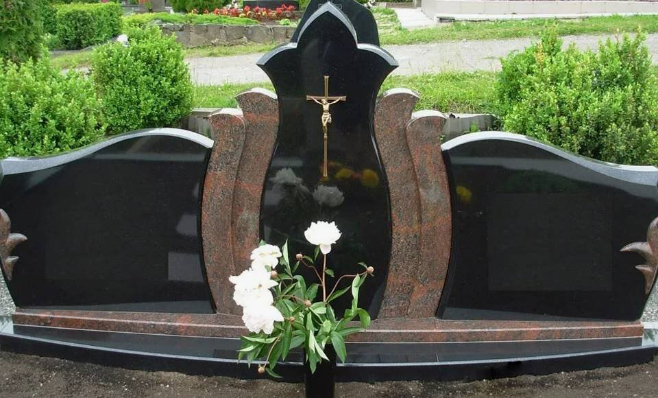Эволюция памятников: от древних обелисков до современных решений