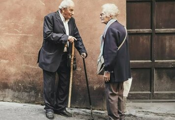 Два мира - две старости