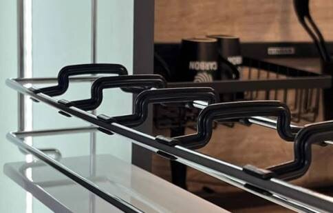 Фурнитура для кухонной мебели: как качество влияет на долговечность и удобство