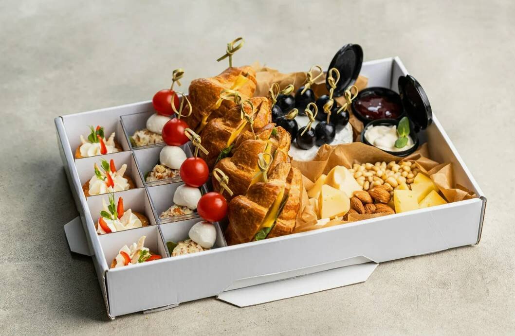 Кейтеринг в Боксах: Современное Решение для Вашего События