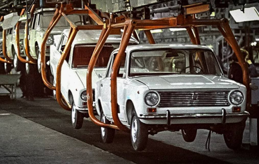 Собирать иномарки или возрождать отечественный автопром?