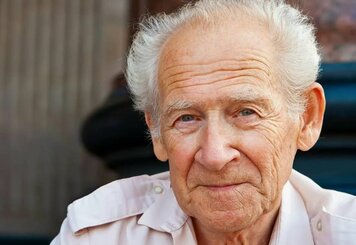 90-летний американец выращивает овощи в центре города