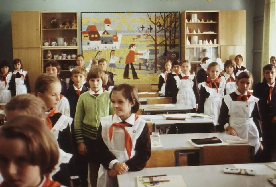 Советская школа - уроки, перемены и традиции