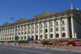 Остров Слез, Памятник Войне и Его Символизм