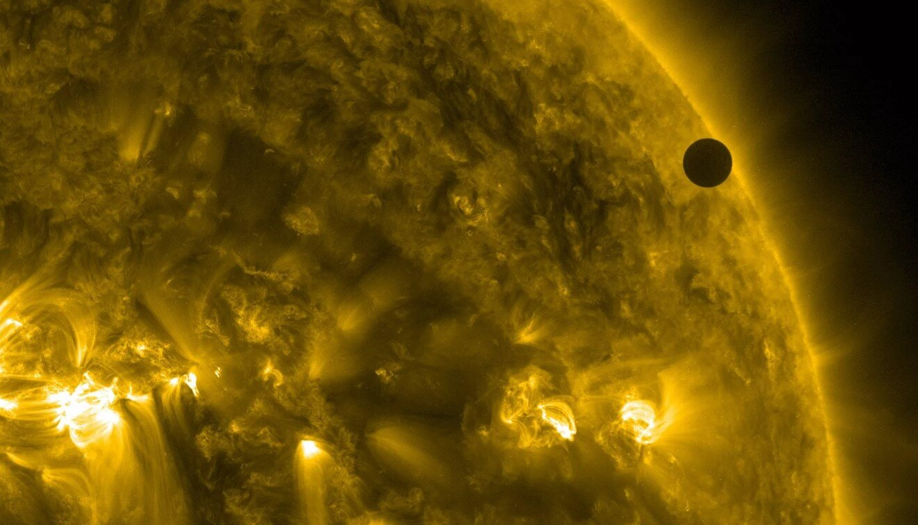 Ученые нашли НЛО на Солнце