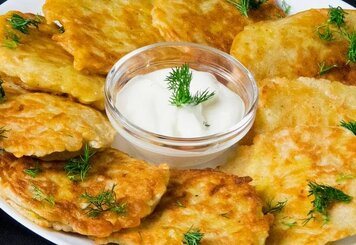 Драники на яйцах