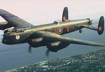 Британский ночной бомбардировщик Lancaster