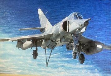 Многоцелевой палубный истребит и штурмовик