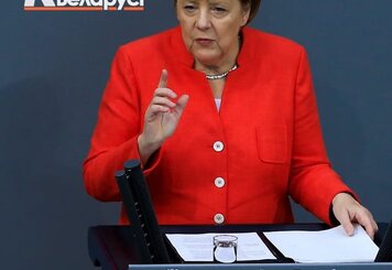 Канцлер Германии предупреждает о грядущих тяжелых месяцах в борьбе с пандемией