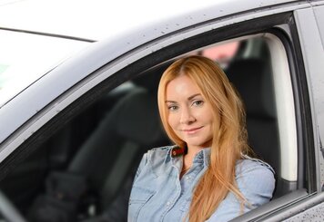 Автоинструктор для женщины - автоинструктор женщина Минск