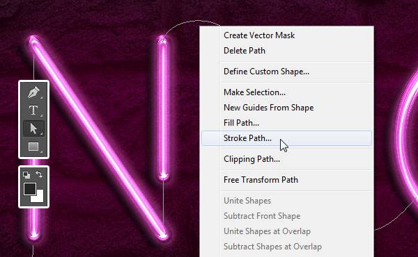 Неоновые буквы на кирпичной стене