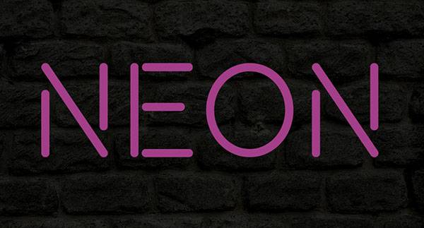 Неоновые буквы на кирпичной стене