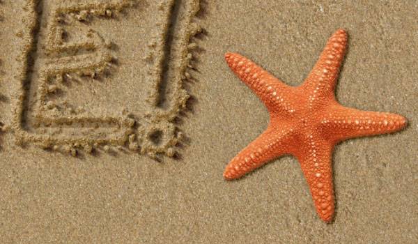 Надпись на песке